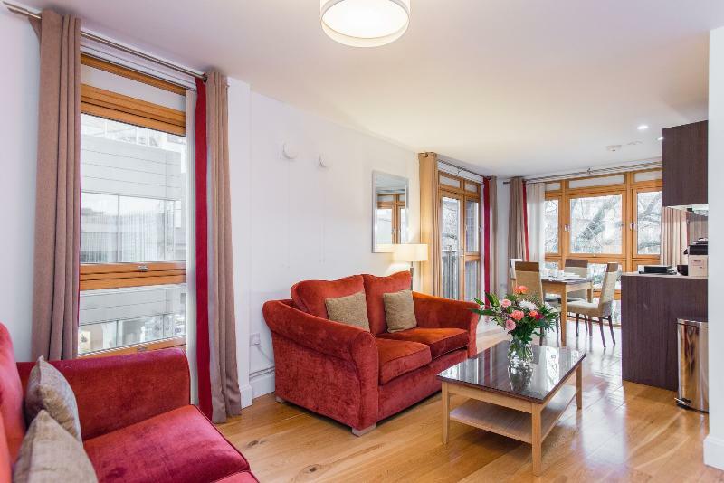 Premier Cabot Circus Hotell